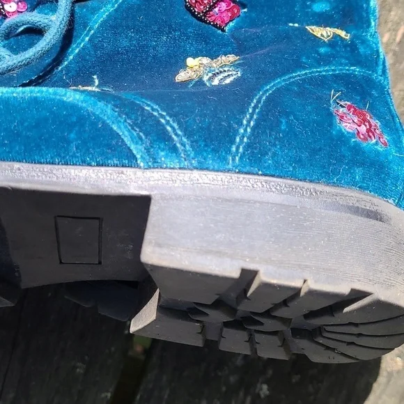 Women's Betsy Johnson Embroidered Laced Boots - Picture 10 of 12